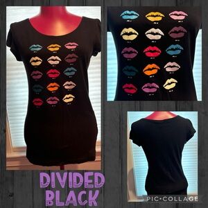 Divided Black short sleeve 👄 lips graphic T-shirt by H&M vintage 8(M)
